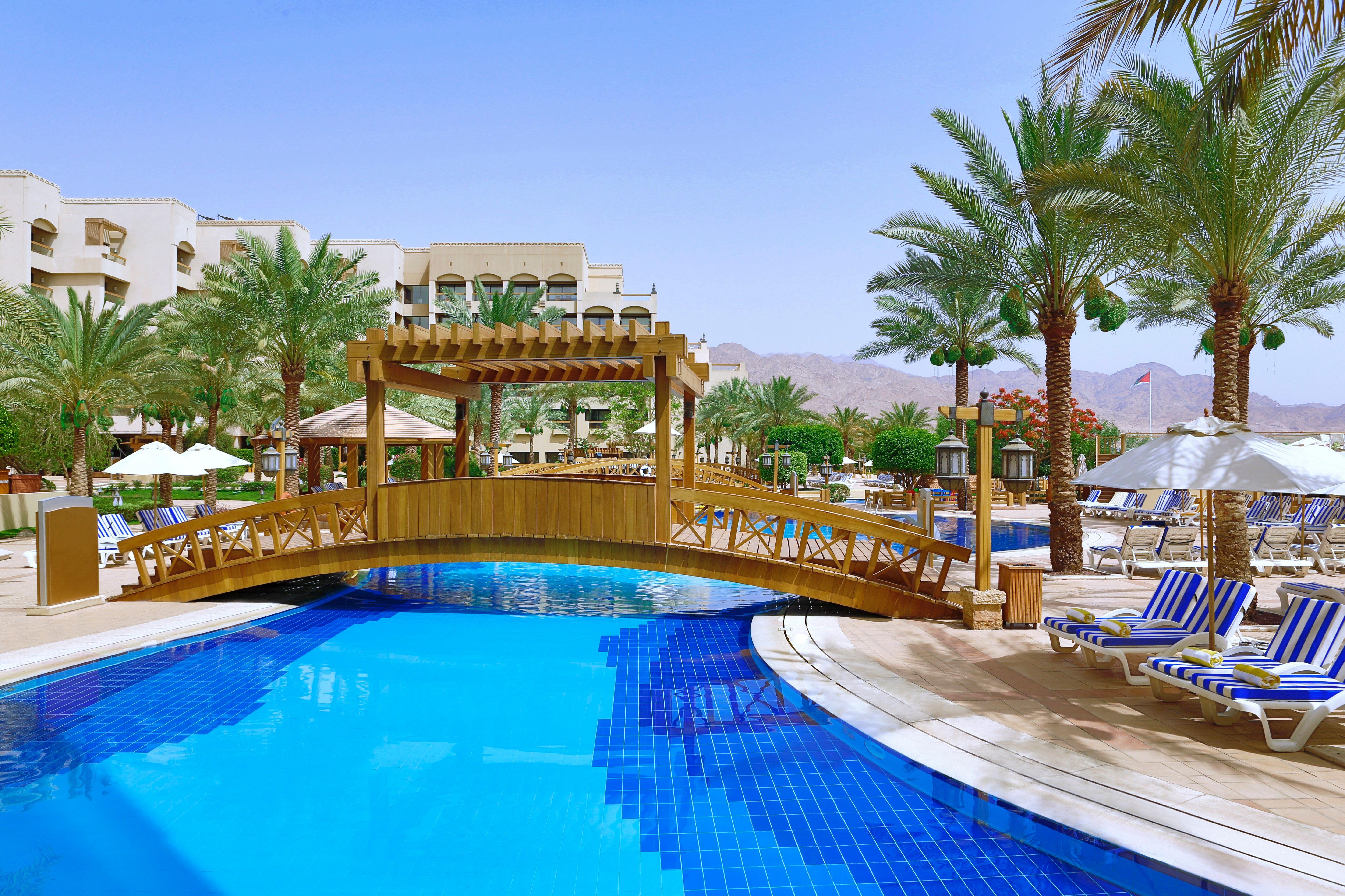 Intercontinental Aqaba By Ihg Hotel Ngoại thất bức ảnh The pool at the Hilton Sharm El Sheikh