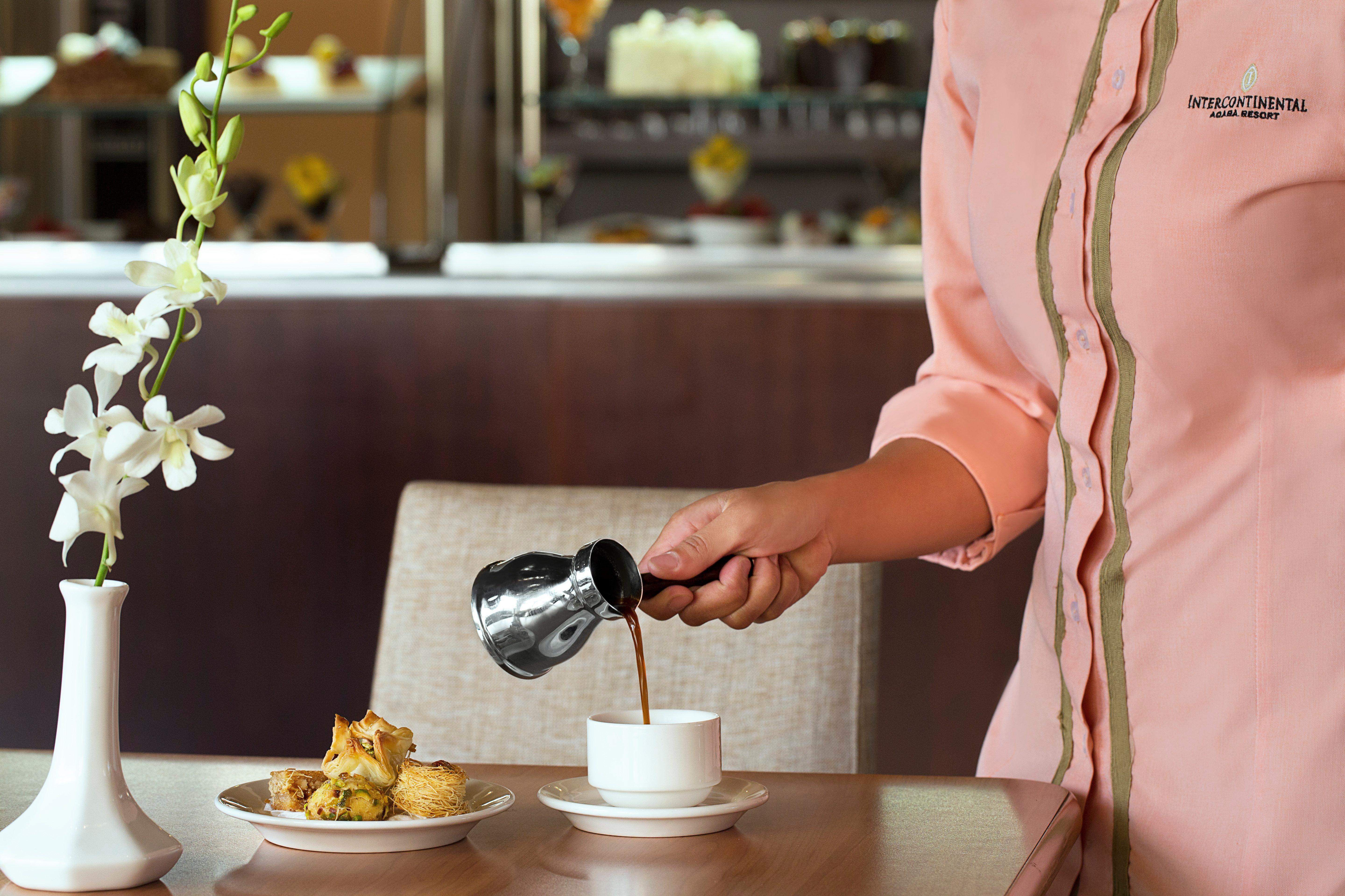 Intercontinental Aqaba By Ihg Hotel Ngoại thất bức ảnh Turkish coffee being served