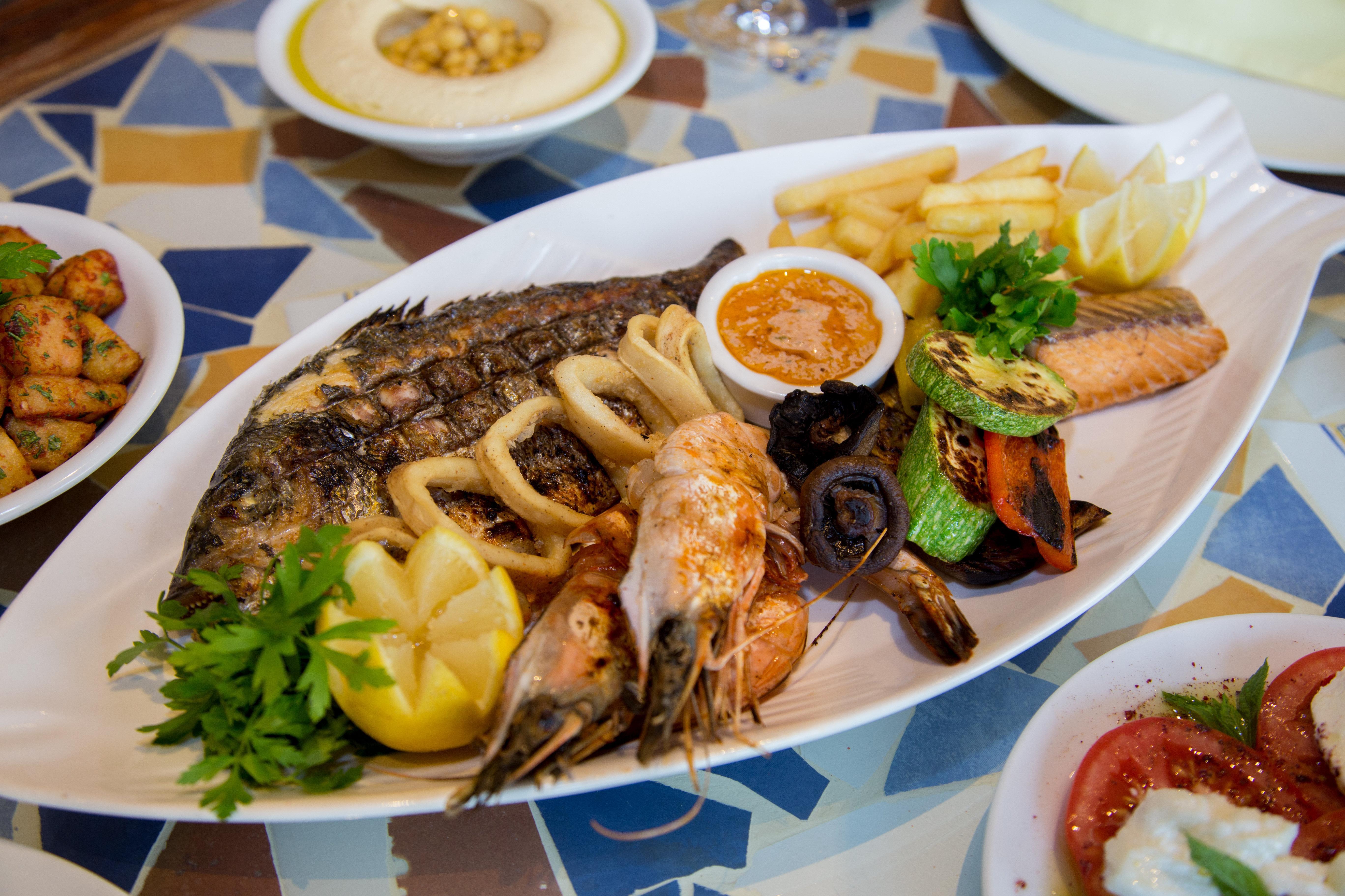 Intercontinental Aqaba By Ihg Hotel Ngoại thất bức ảnh Seafood platter